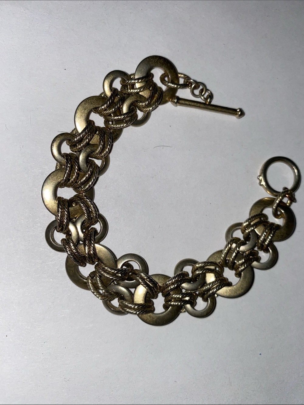 Gold tone chain link bracelet 7 1/2”